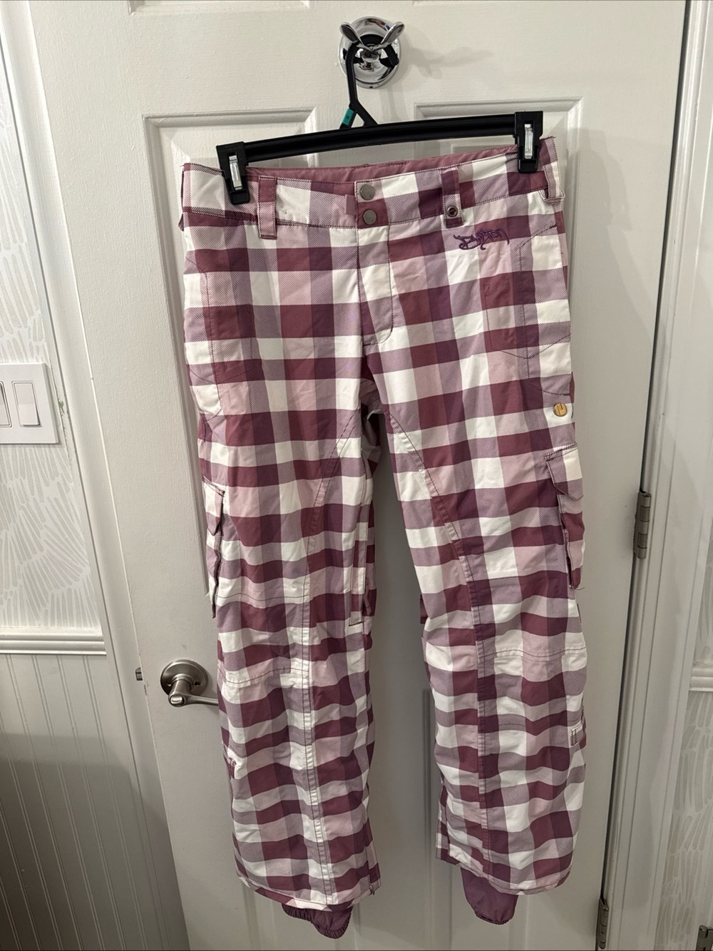 Burton Women's Small Snowboard Pants
Mauve Plaid Stow Cargo Pant